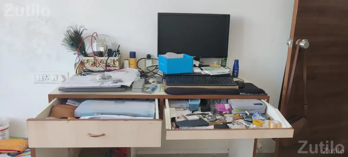 Computer table - Office Furniture - Gandhinagar City - Image 2