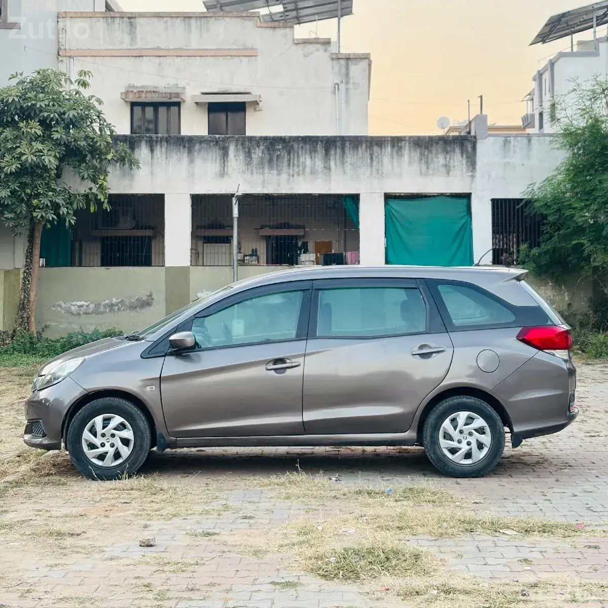 Hyundai Mobilio - કાર - સોમનાથ - Image 3