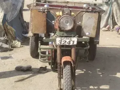 Three Wheeler Cargo Auto Rickshaw