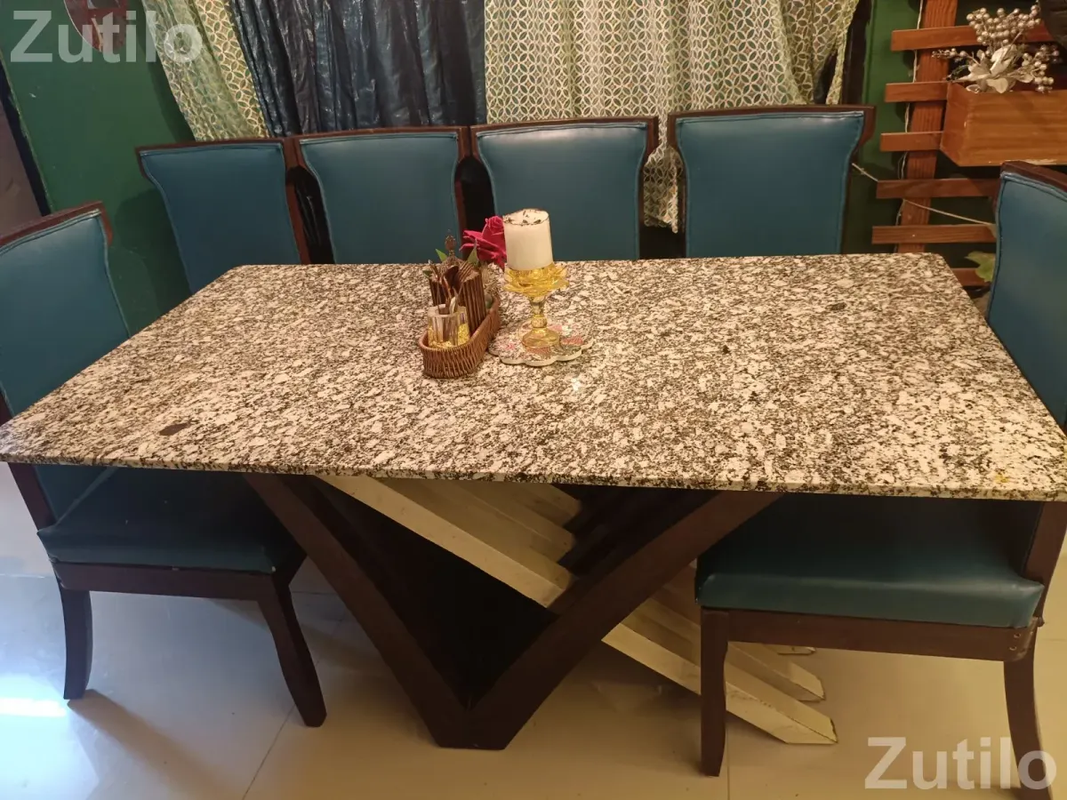 Heavy sagun dinning table with marble lop. Beautiful six chair - ડાઇનિંગ ટેબલ અને સેટ - સુરત શહેર - Image 3