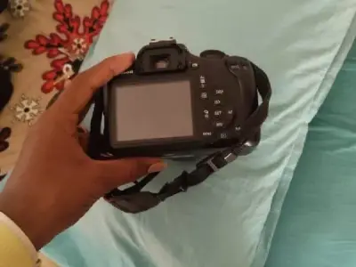 Canon DSLR Camera with LCD Screen Canon DSLR Camera with LCD Screen