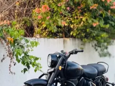Royal Enfield Classic 350 2025 Black Bike