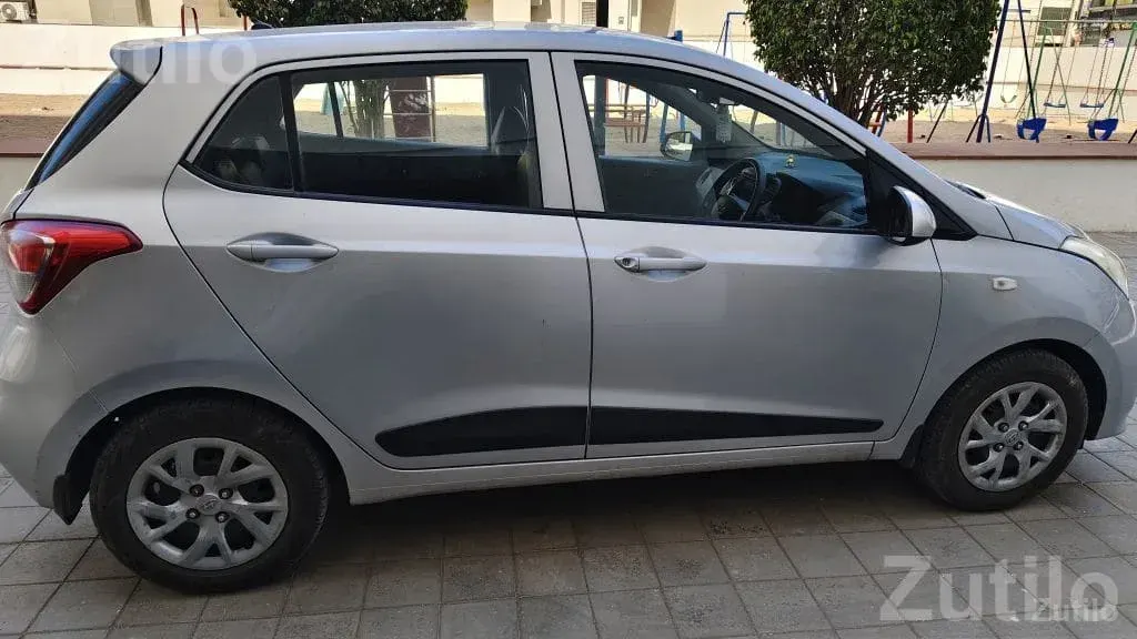 Hyundai Grand i10 Sportz 2017 Petrol CNG - Cars - Rajkot City - Image 5