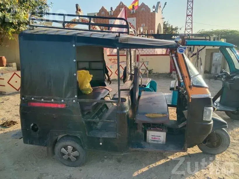 2013 Auto Rickshaw with VIP Number - Auto Rickshaws - Dwarka - Image 3