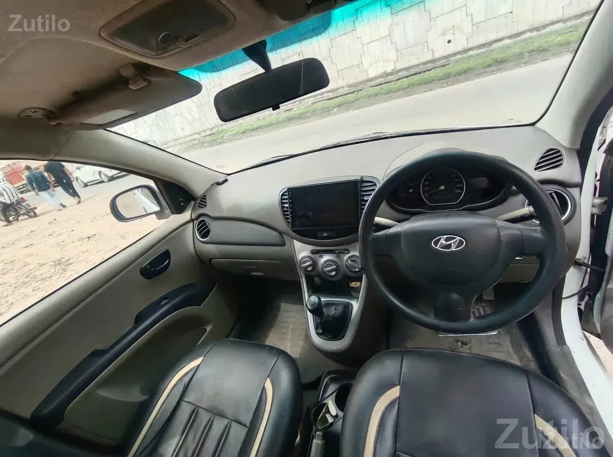 Hyundai i10 Era 1.1 Petrol – White Hatchback - Cars - Mehsana City - Image 3