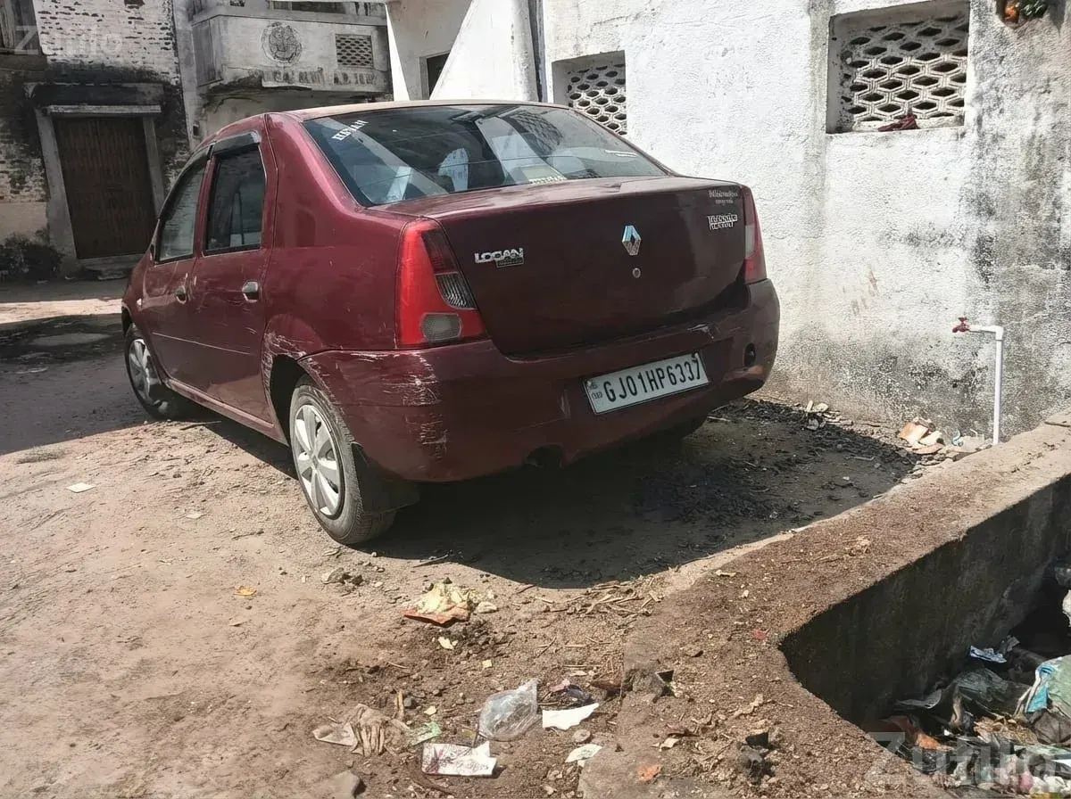 Mahindra Logan Red Sedan for Sale - Cars - Anand City - Image 3