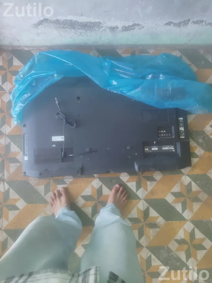 Sony tv 40 inch - TVs - Surat City - Image 2