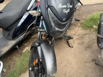 HERO MOTOCORP LTD MODEL:- GLAMOUR XTEC DR COLOUR:-GREY BLUE STRIPE REGISTRATION:-OCTOBER 2023 KILOMETRES:-43,000 OWNERS-1ST HERO MOTOCORP LTD MODEL:- GLAMOUR XTEC DR COLOUR:-GREY BLUE STRIPE REGISTRATION:-OCTOBER 2023 KILOMETRES:-43,000 OWNERS-1ST