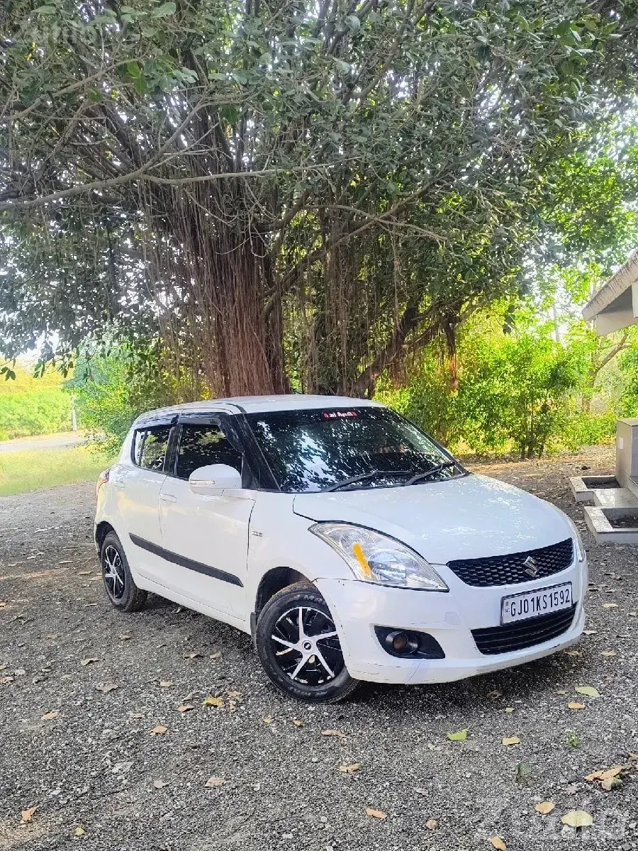 Maruti Swift 2012 White Hatchback - Cars - Bagasara - Image 3