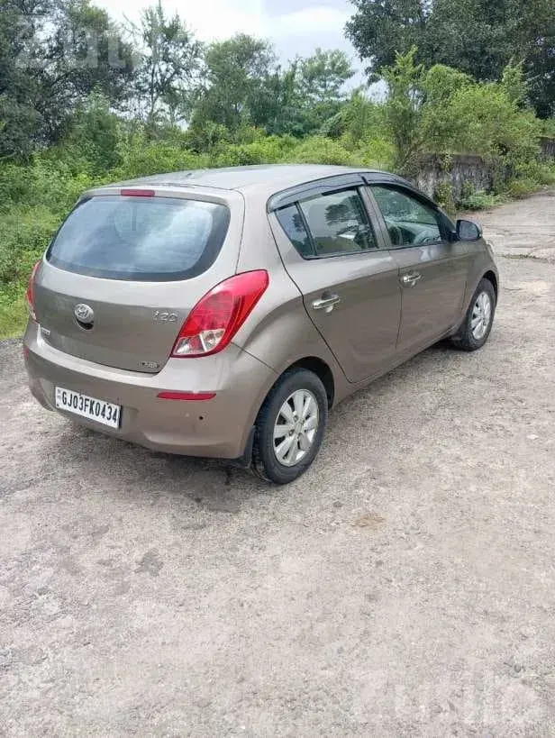 Hyundai i20 2014 Manual Car - કાર - ધોરાજી - Image 3