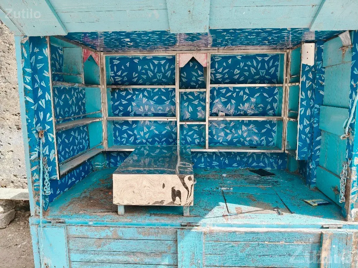 Used Metal Cabin With Storage Shelves - અન્ય ઔદ્યોગિક વસ્તુઓ - પોરબંદર - Image 3