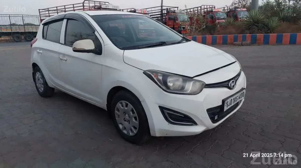 Hyundai i20 White Hatchback for Sale - કાર - જસદણ - Image 3