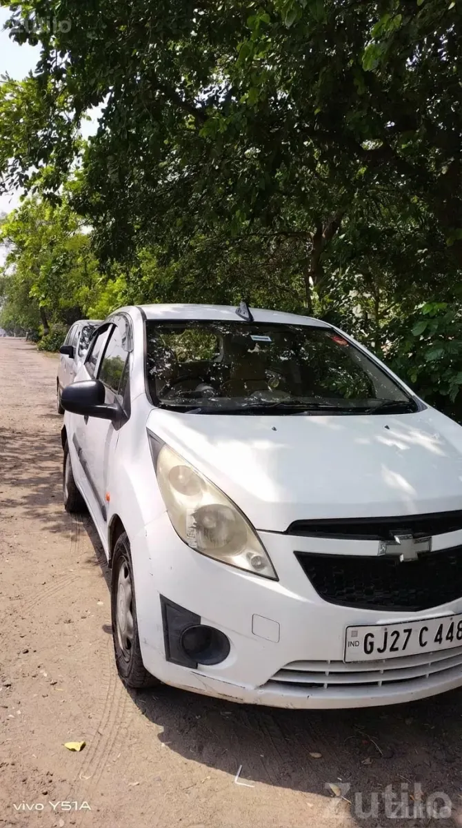 Chevrolet Beat White Hatchback Car - Cars - Gandhinagar City - Image 3