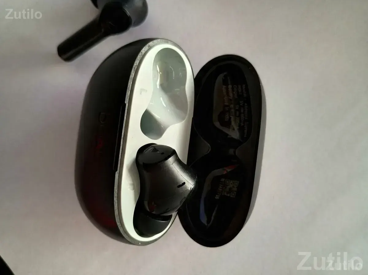 boAt Black Wireless Earbuds with Case - ઇલેક્ટ્રોનિક ઍક્સેસરીઝ - આણંદ - Image 4