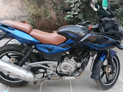 Bajaj Pulsar 220F Single Owner 29000 Km Bajaj Pulsar 220F Single Owner 29000 Km