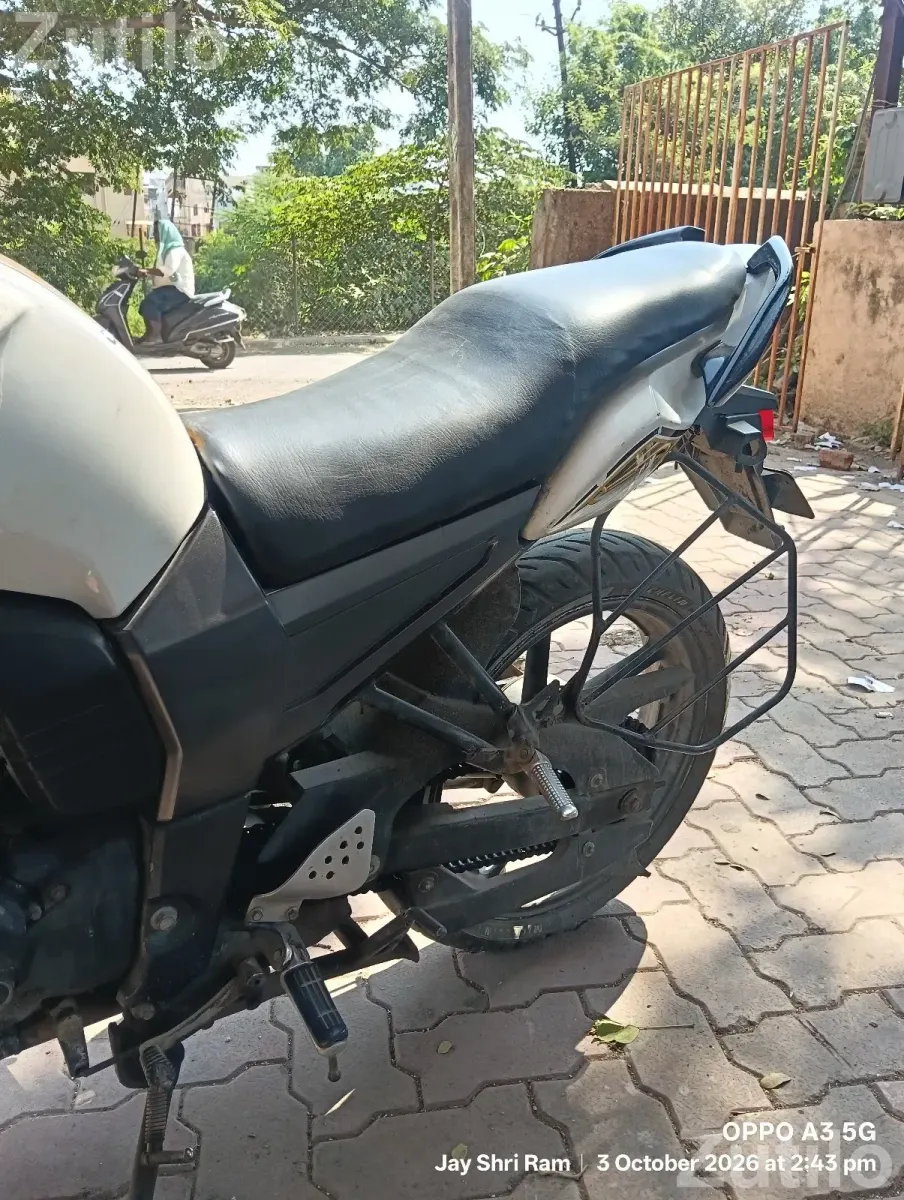 FZ S 2014, ending 1 st owner bike - Bikes - Jalalpore - Image 3