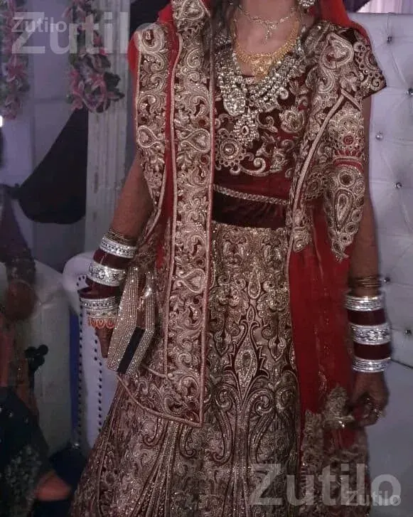 Maroon and Golden Bridal Lehenga - પરંપરાગત વસ્ત્રો - સુરત શહેર - Image 4