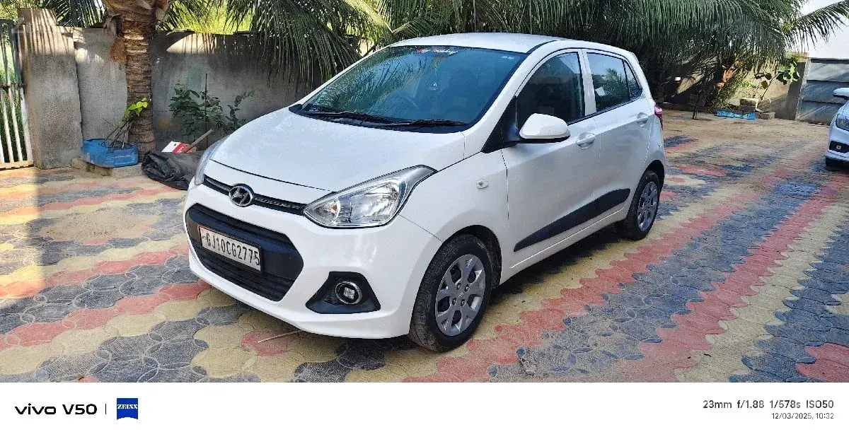 Hyundai i10 White Well-Maintained Car - Cars - Bhanvad - Image 2
