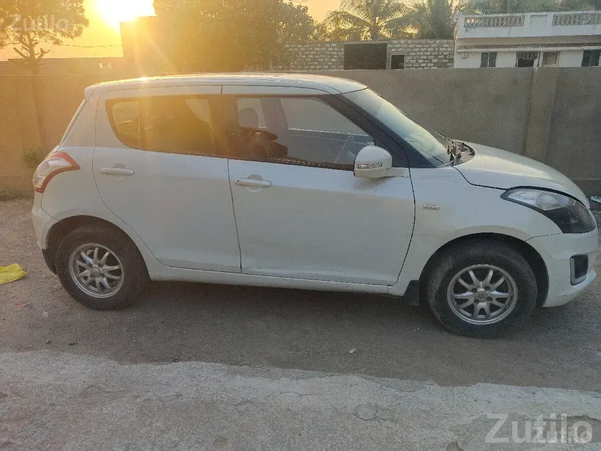 White Maruti Suzuki Swift Hatchback - Cars - Lalpur - Image 2