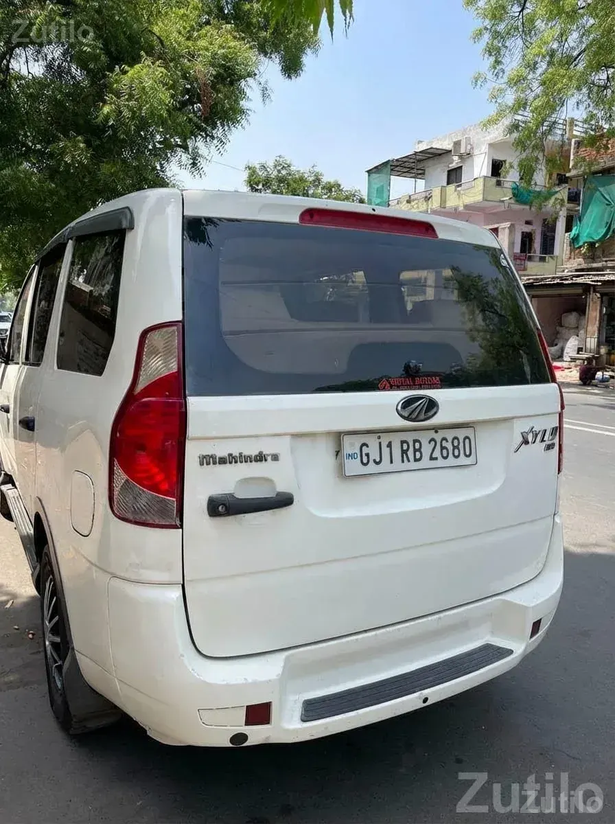 Mahindra Xylo 2013 D4 Diesel White - કાર - અમદાવાદ શહેર - Image 3