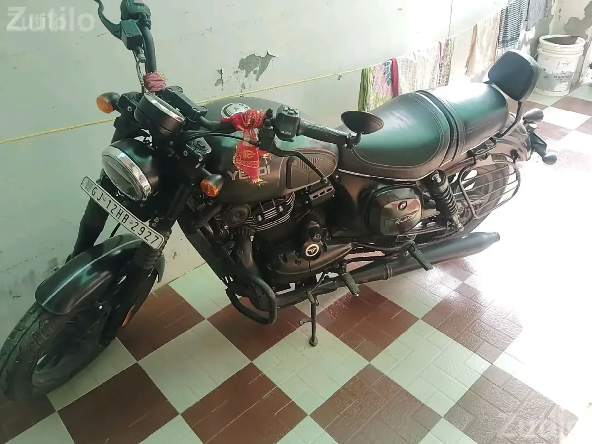 2023 Yezdi Roadster Motorcycle - Bikes - Bhuj - Image 2