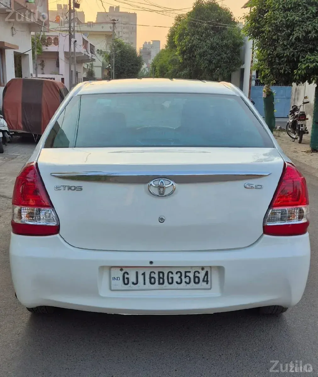 Toyota Etios ડીઝલ - Cars - Rajkot City - Image 2