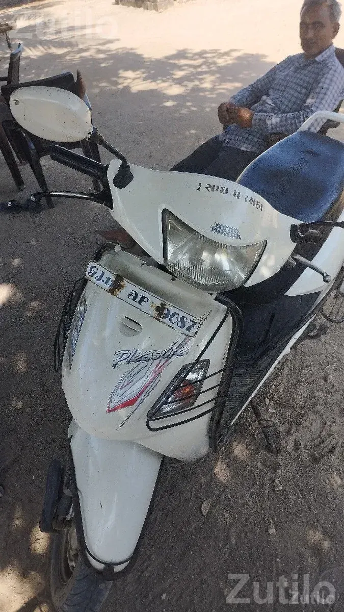 Hero Honda Pleasure Scooty 2011, 27,000 km - બાઇક્સ - પોરબંદર - Image 2
