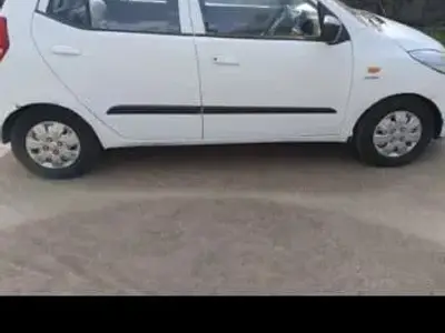White Hyundai i10 Car in Good Condition White Hyundai i10 Car in Good Condition