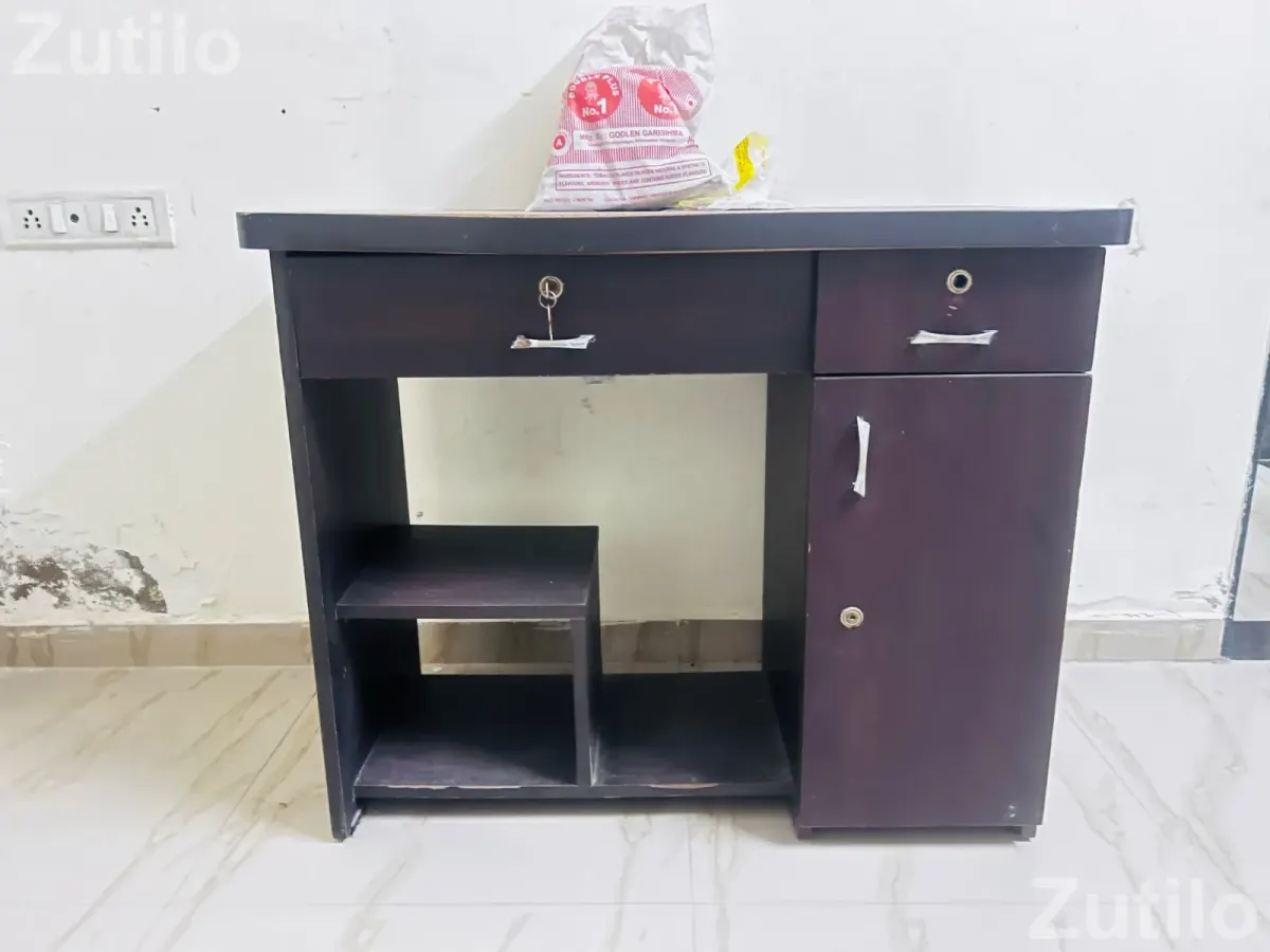 Computer table - ડેસ્ક, ઓફિસ અને કોમર્શિયલ ફર્નિચર - અમદાવાદ શહેર - Image 1