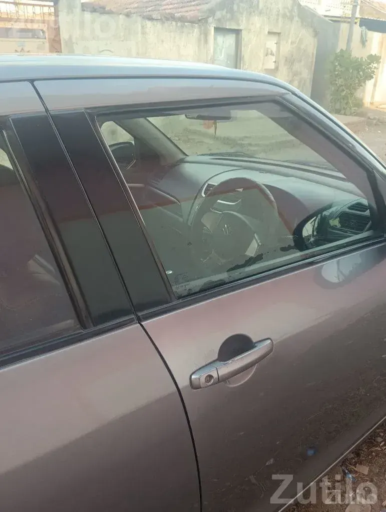 2013 Maruti Suzuki Swift Petrol Car - કાર - રાજકોટ શહેર - Image 2
