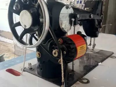 Singer Sewing Machine Used 2 Months with Bill Singer Sewing Machine Used 2 Months with Bill