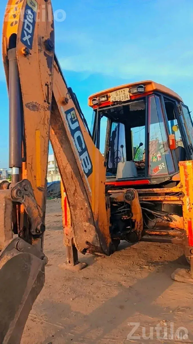 JCB 3DX 2011 Backhoe Loader with Breaker - Construction Vehicles - Mundra - Image 2