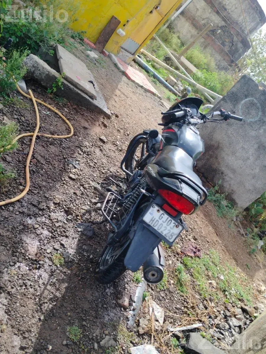 2014 Honda Bike, Second Owner - બાઇક્સ - જામકંડોરણા - Image 2
