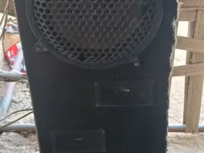 10 Inch Speaker Box with Built-in Amplifier 10 Inch Speaker Box with Built-in Amplifier