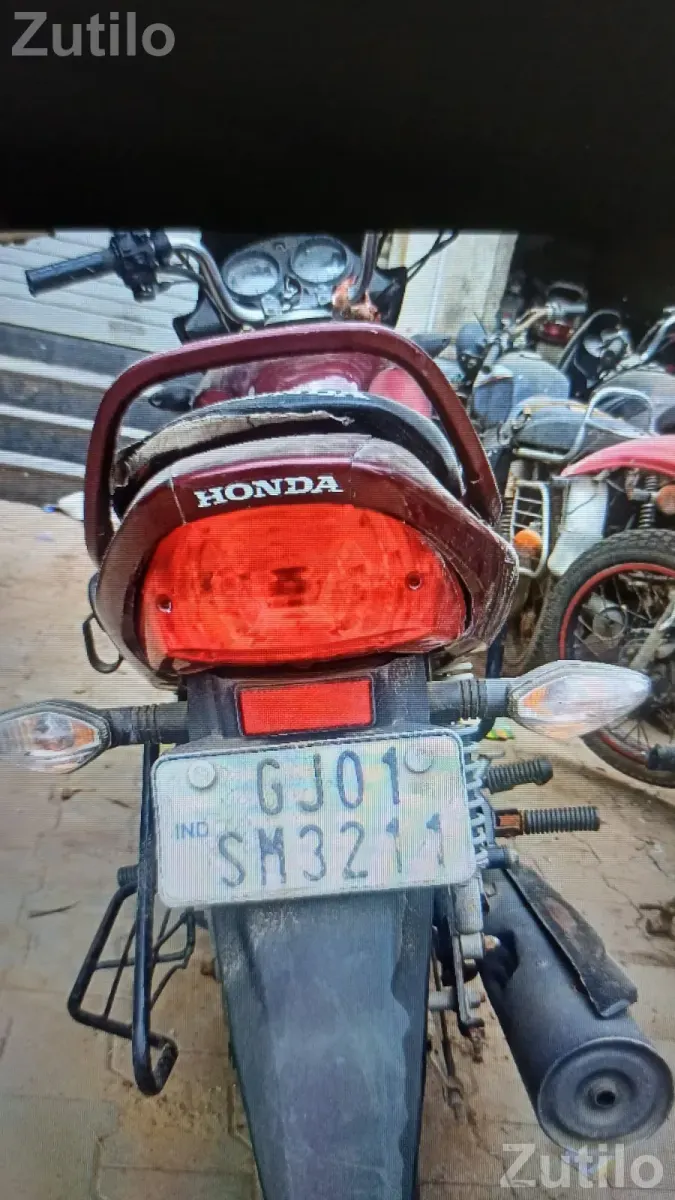 A red color Honda shine - Bikes - Ahmedabad City - Image 2