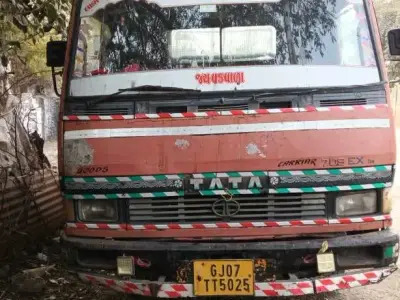 Tata 709 Goods Truck 2004