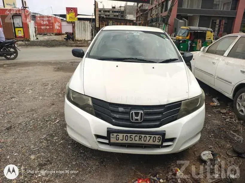 Honda City 2011 Petrol CNG White Sedan - Cars - Surat City - Image 4