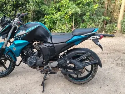 2014 Yamaha FZS V2.0 Blue and Black Bike 2014 Yamaha FZS V2.0 Blue and Black Bike