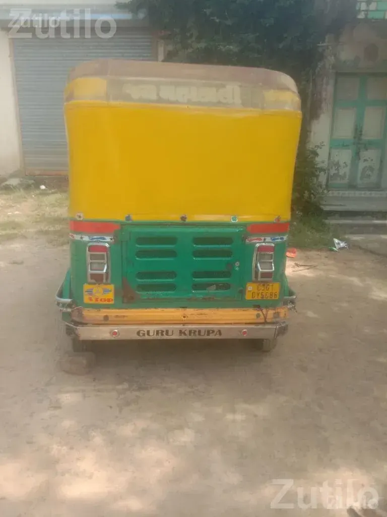 2015 મોડલ છે  ચોપડી છે - ટ્રક અને લોરી - પાટણ શહેર - Image 2