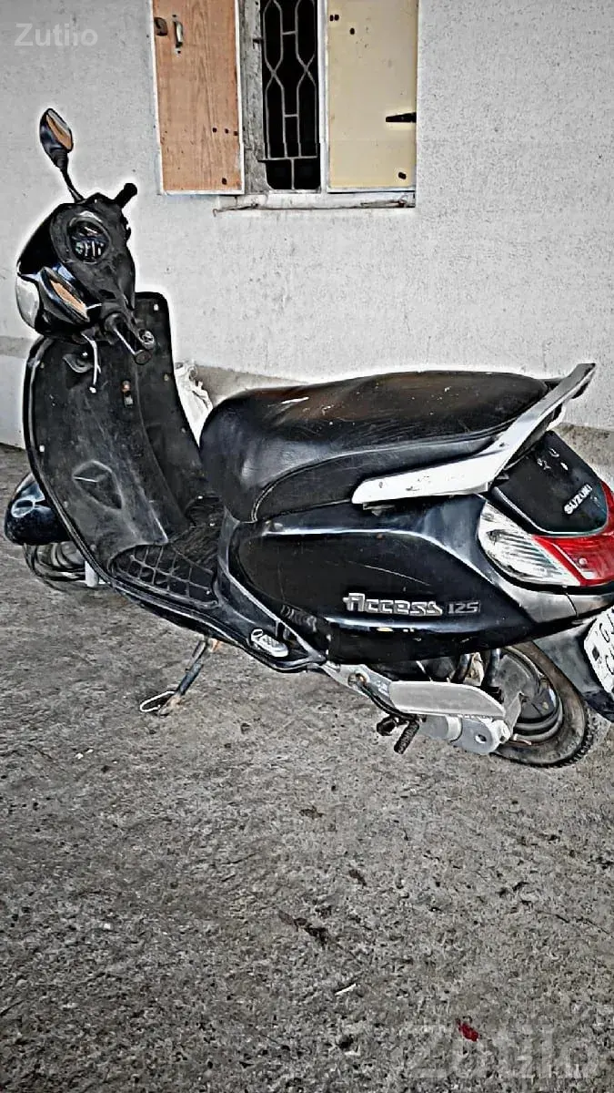 2015 Used Scooter in Running Condition - Bikes - Keshod - Image 2