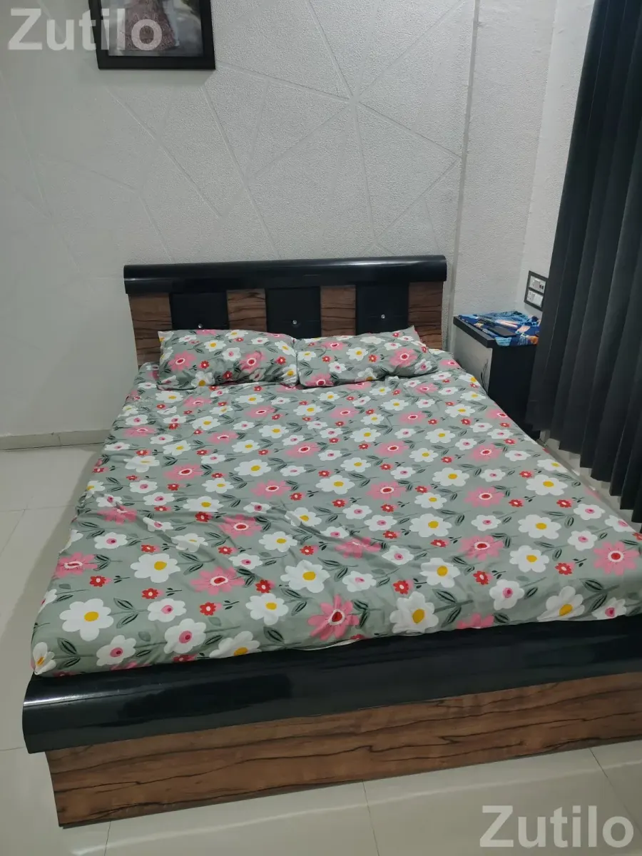 Double Bed With Metress - Beds & Mattresses - Surat City - Image 3