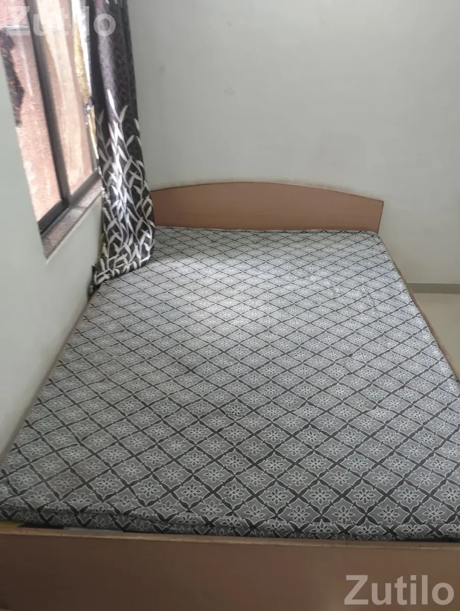 Bed - પલંગ અને ગાદલા - અમદાવાદ શહેર - Image 2