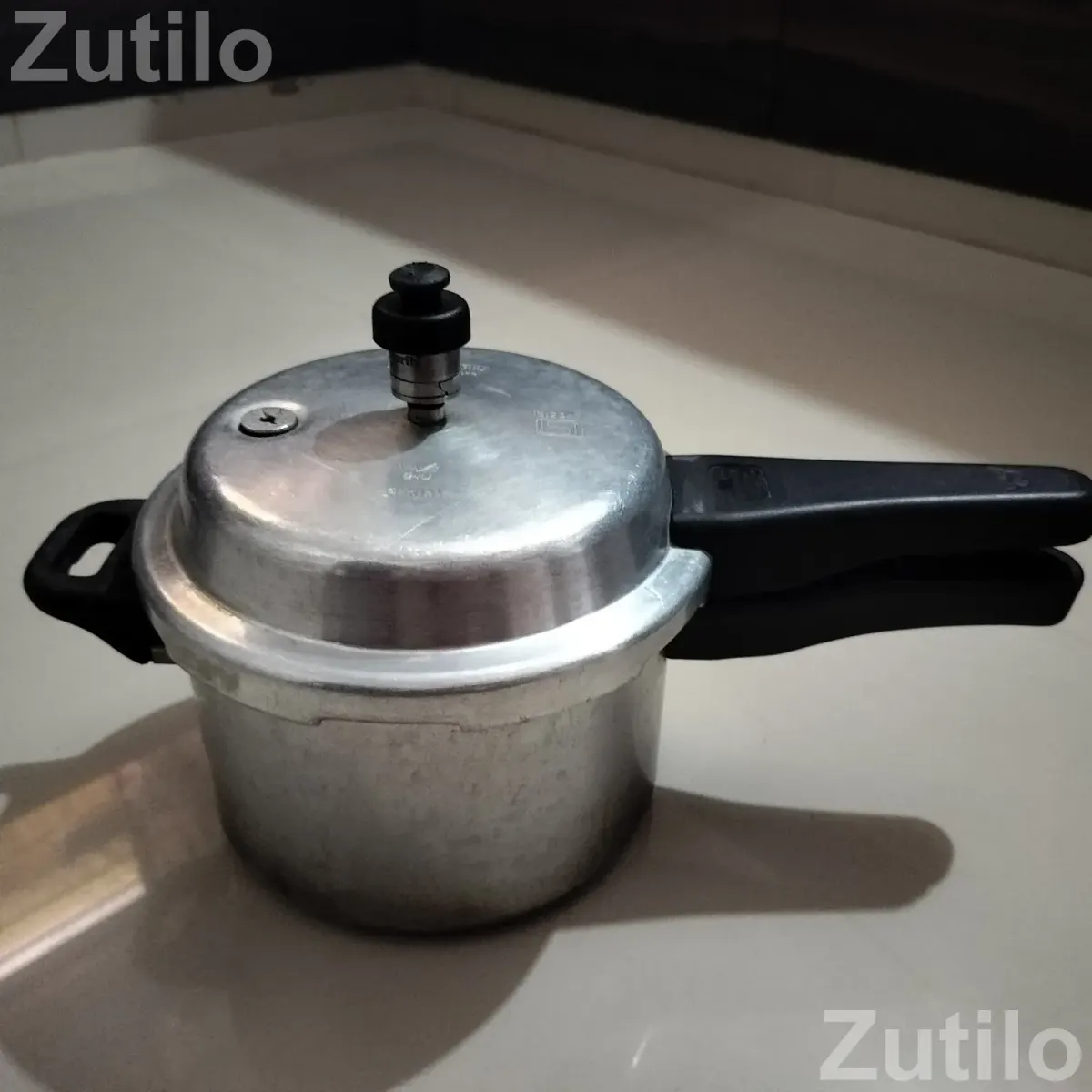 Pressure cookers - Other Home Appliances - Vadodara City - Image 4