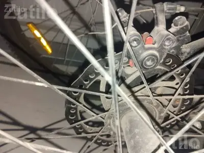 Adult Bicycle with Disc Brakes and Wide Tyres