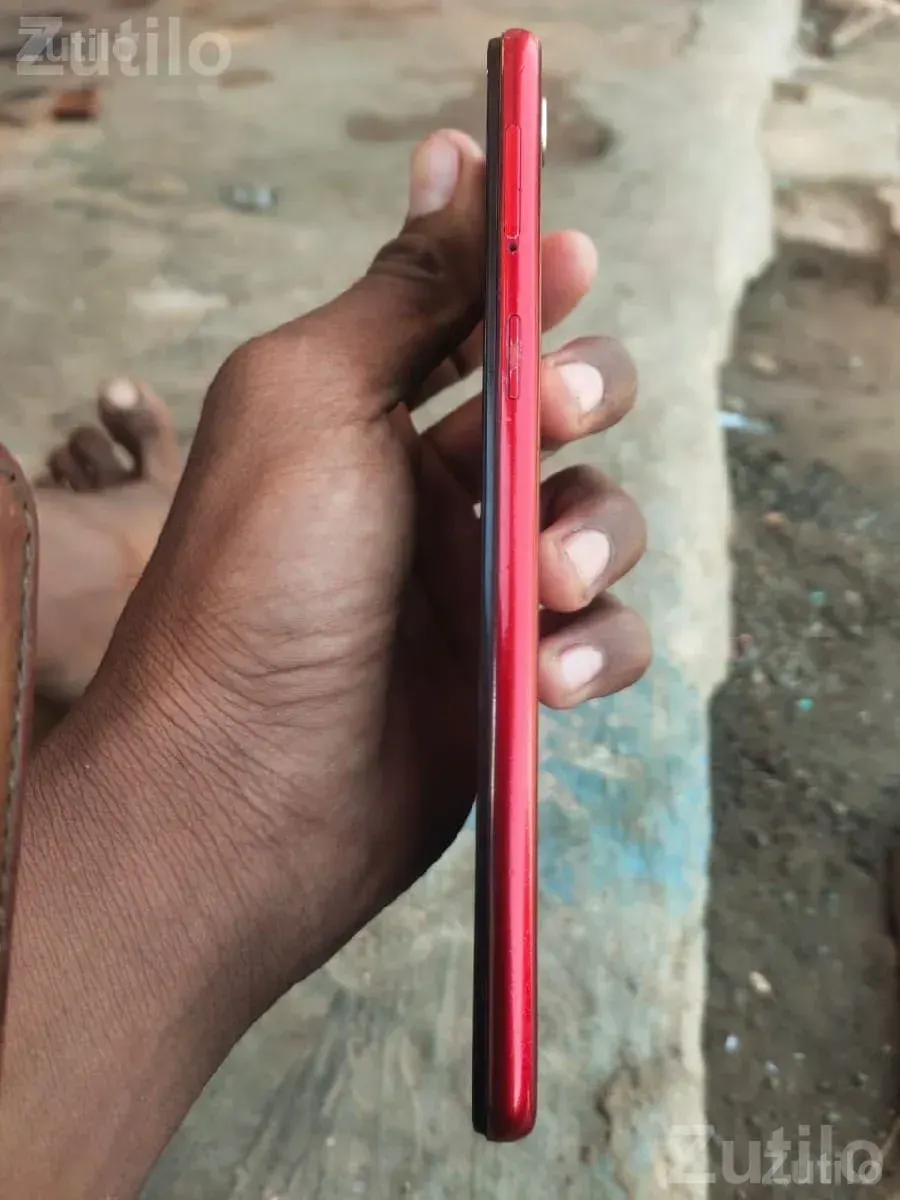 Touchscreen Smartphone with Cracked Display - Mobile Phones - Keshod - Image 2