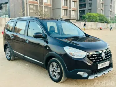 2016 Renault Lodgy Black 7-Seater MPV 2016 Renault Lodgy Black 7-Seater MPV