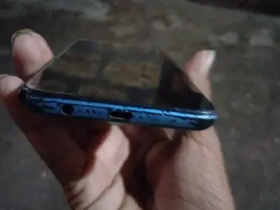 Used Smartphone – Display Damage Used Smartphone – Display Damage