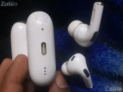 Apple AirPods 2 Wireless Earbuds Apple AirPods 2 Wireless Earbuds