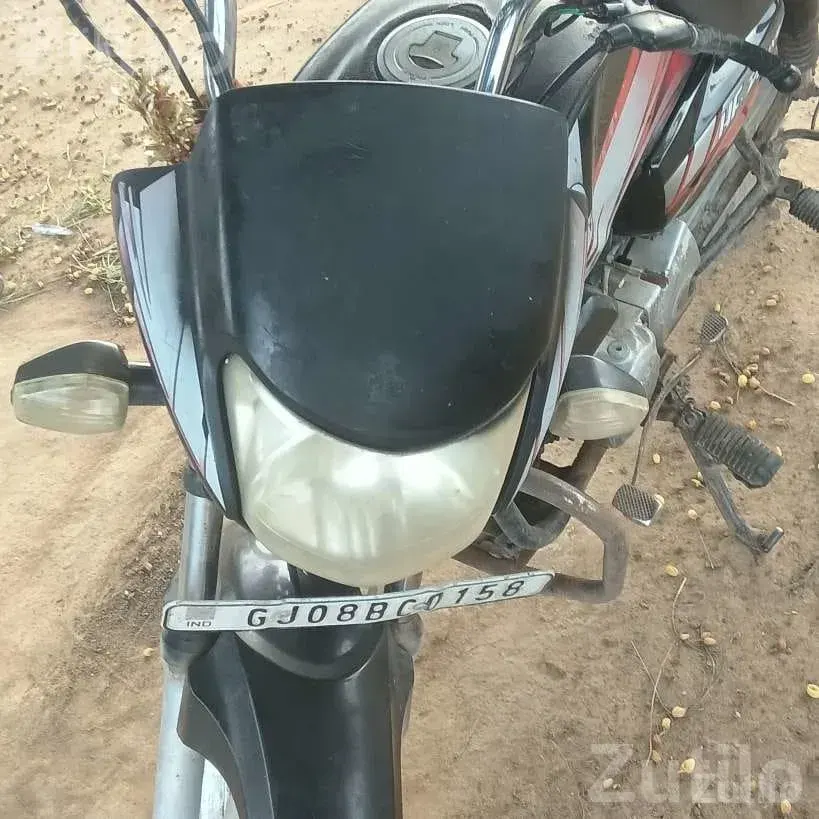 Deluxe 2013 Motorcycle - Bikes - Palanpur - Image 3