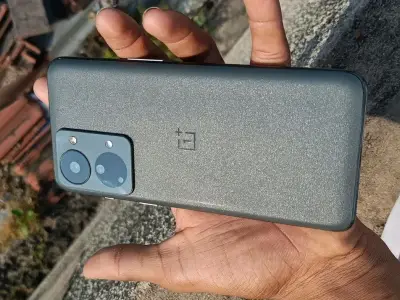 OnePlus Nord 2T 5G 8GB 128GB Smartphone OnePlus Nord 2T 5G 8GB 128GB Smartphone